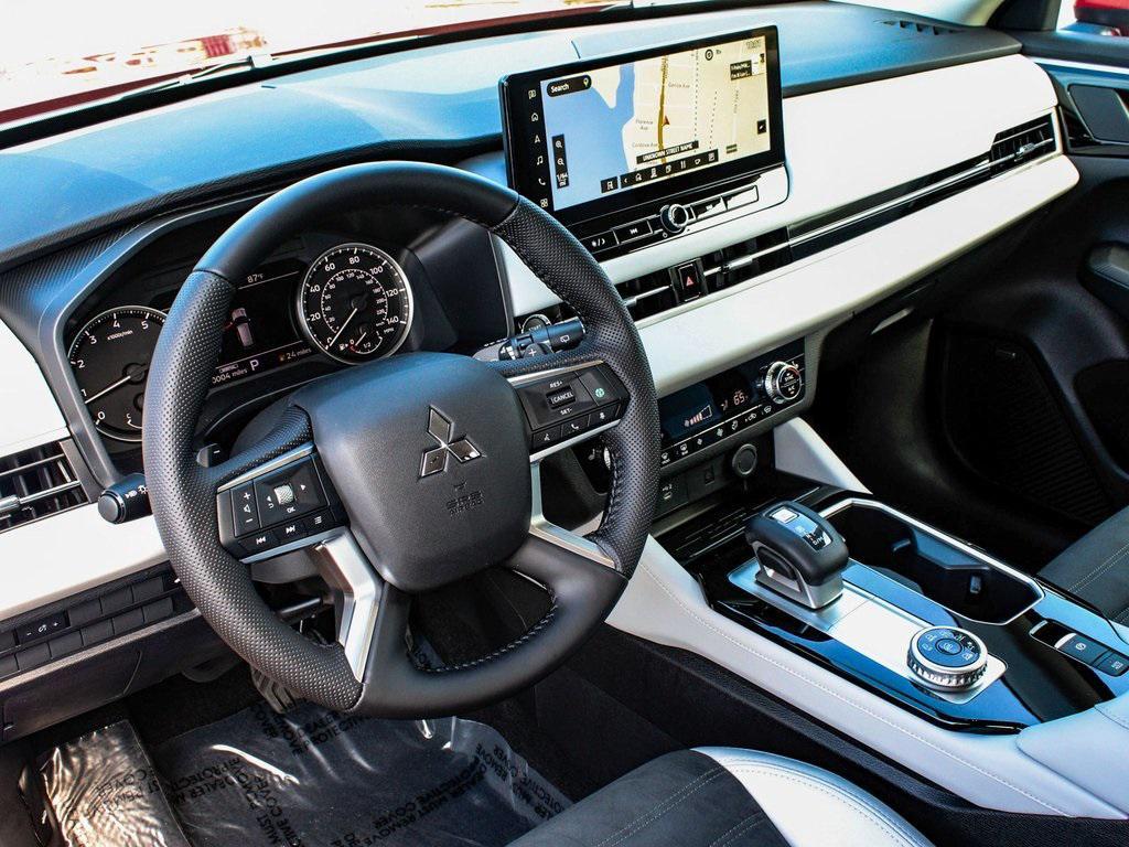 new 2025 Mitsubishi Outlander car, priced at $38,625