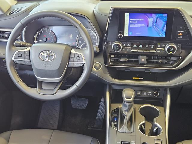used 2025 Toyota Highlander car, priced at $42,399
