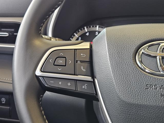 used 2025 Toyota Highlander car, priced at $42,399