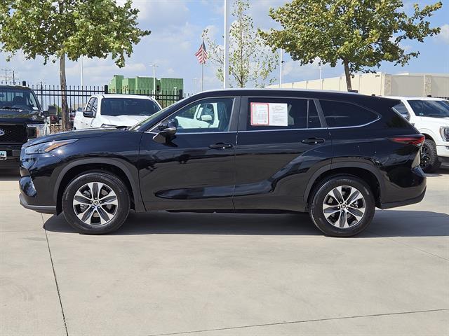used 2025 Toyota Highlander car, priced at $42,399