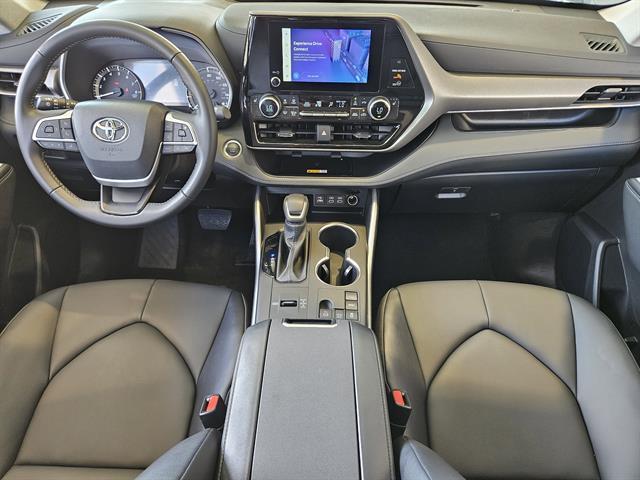 used 2025 Toyota Highlander car, priced at $42,399