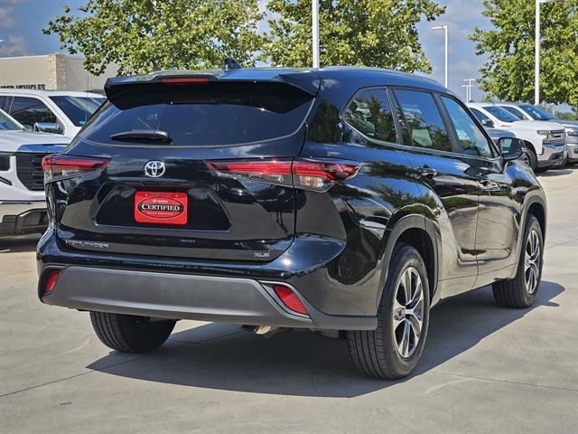 used 2025 Toyota Highlander car, priced at $42,399