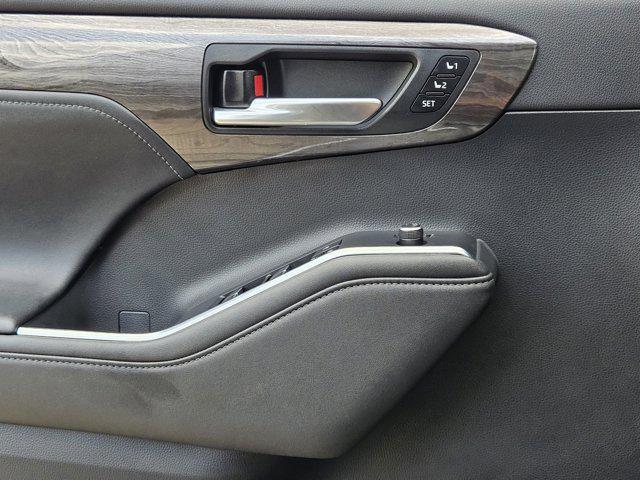 used 2023 Toyota Highlander car, priced at $46,382