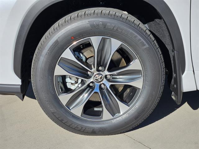 new 2025 Toyota Highlander car, priced at $49,802