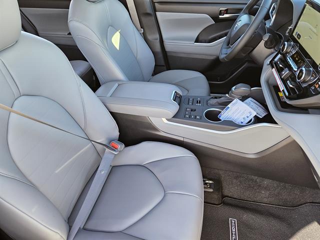 new 2025 Toyota Highlander car, priced at $49,802