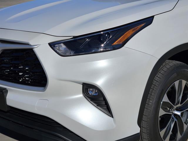 new 2025 Toyota Highlander car, priced at $49,802
