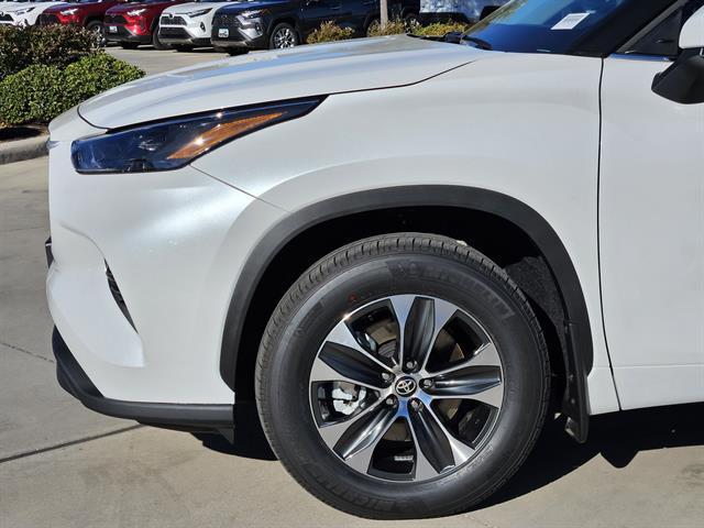 new 2025 Toyota Highlander car, priced at $49,802