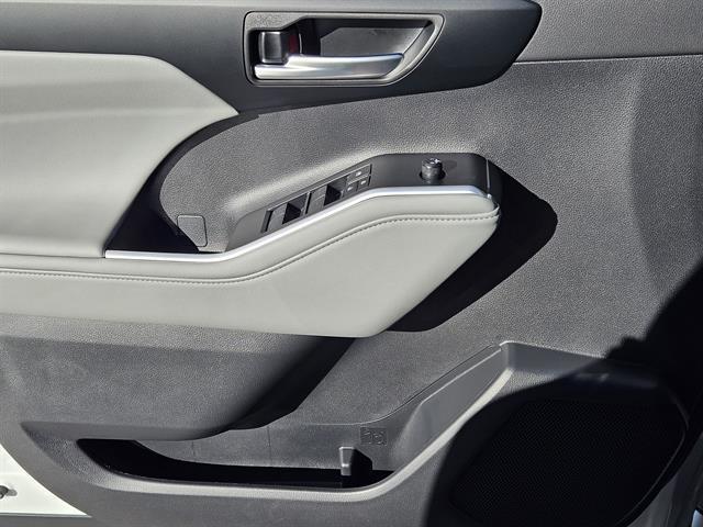 new 2025 Toyota Highlander car, priced at $49,802
