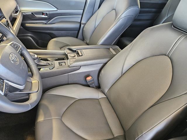 used 2025 Toyota Grand Highlander car, priced at $47,491