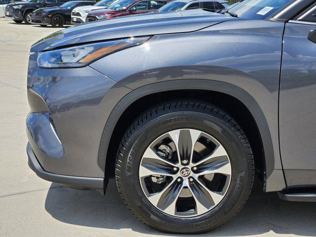 used 2020 Toyota Highlander car, priced at $29,991