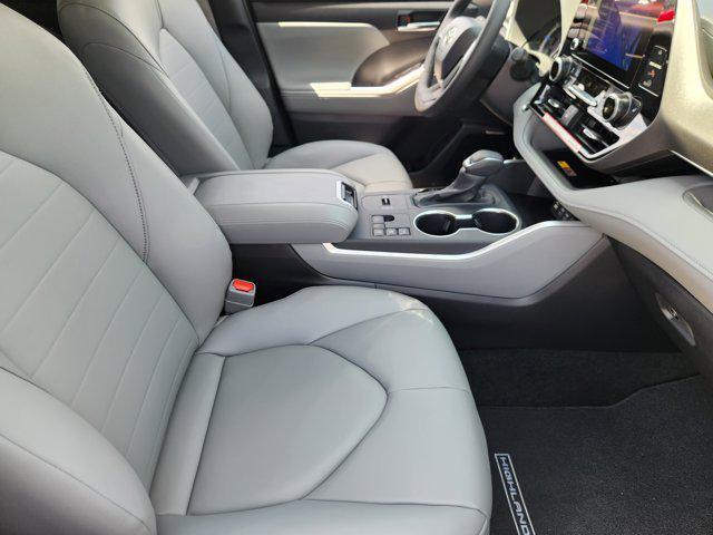 new 2025 Toyota Highlander Hybrid car, priced at $50,231