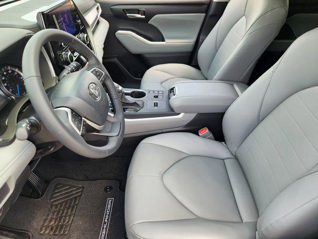 new 2025 Toyota Highlander Hybrid car, priced at $50,231