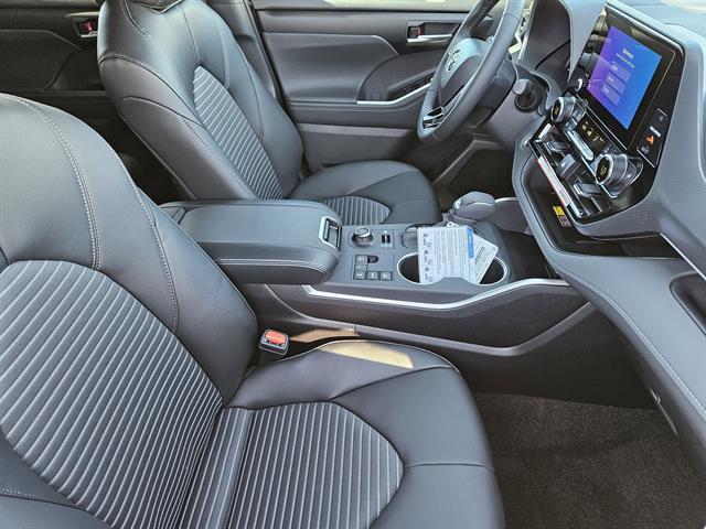 new 2025 Toyota Highlander car, priced at $51,137