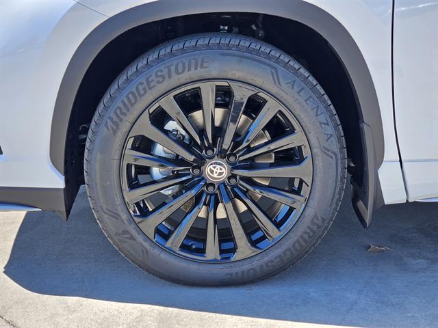 new 2025 Toyota Highlander car, priced at $51,137