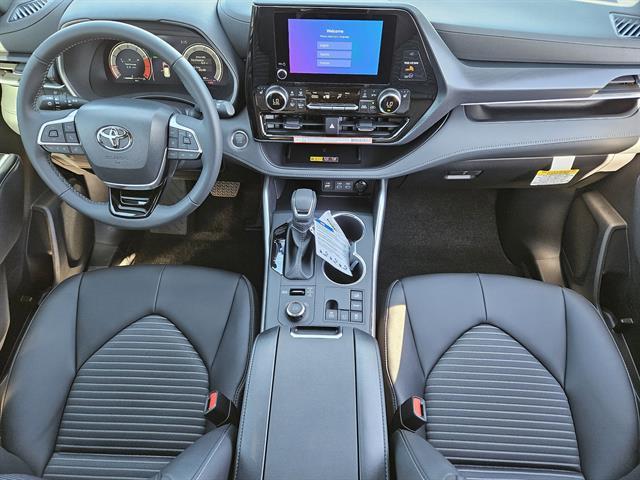 new 2025 Toyota Highlander car, priced at $51,137