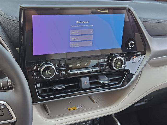 used 2025 Toyota Highlander car, priced at $52,498