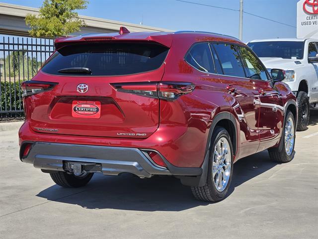 used 2025 Toyota Highlander car, priced at $52,498