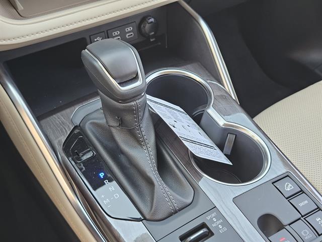 used 2025 Toyota Highlander car, priced at $52,498