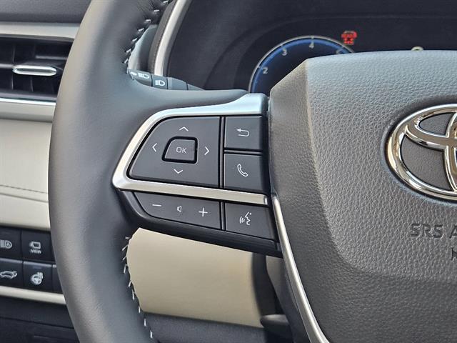 used 2025 Toyota Highlander car, priced at $52,498