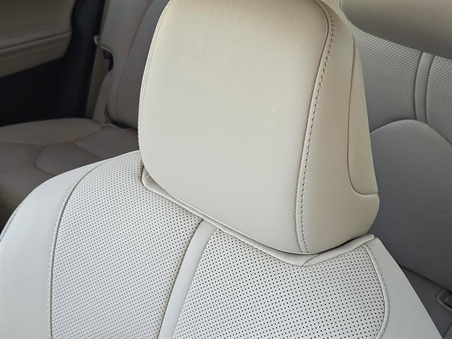 used 2025 Toyota Highlander car, priced at $52,498