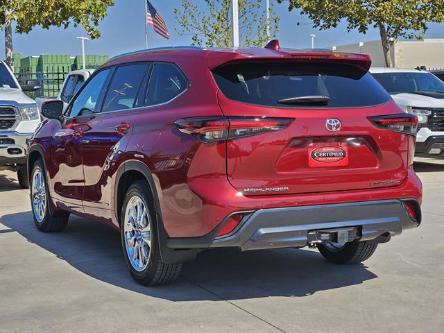 used 2025 Toyota Highlander car, priced at $52,498