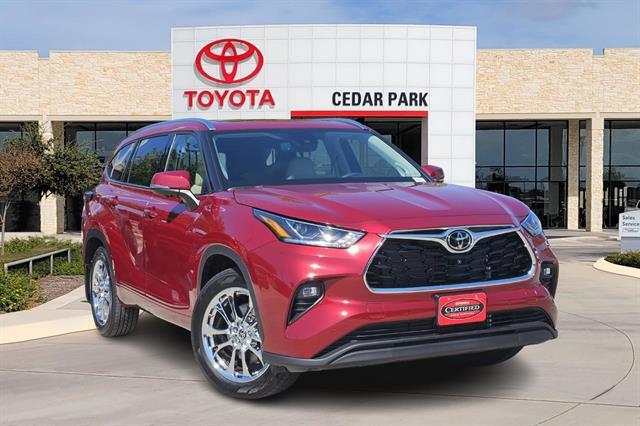 used 2025 Toyota Highlander car, priced at $52,498