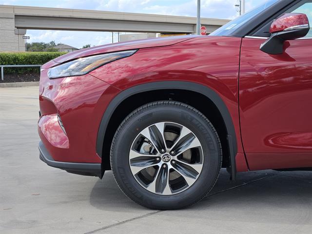 new 2025 Toyota Highlander car, priced at $48,668