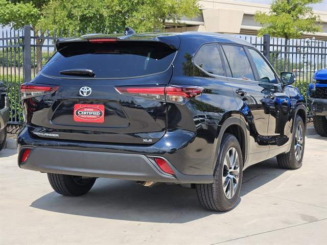 used 2025 Toyota Highlander car, priced at $42,499