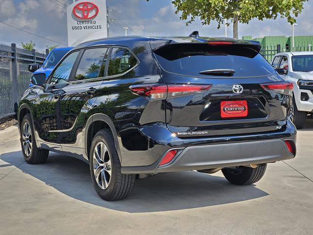 used 2025 Toyota Highlander car, priced at $42,499