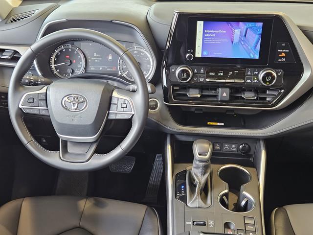 used 2025 Toyota Highlander car, priced at $42,499