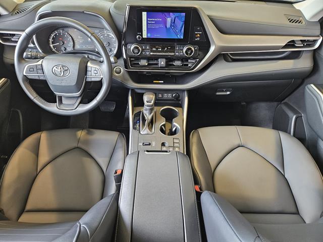 used 2025 Toyota Highlander car, priced at $42,499