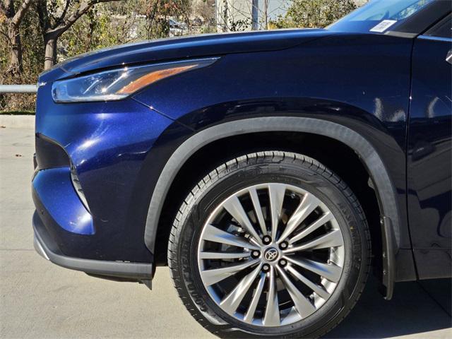 used 2020 Toyota Highlander Hybrid car, priced at $38,241