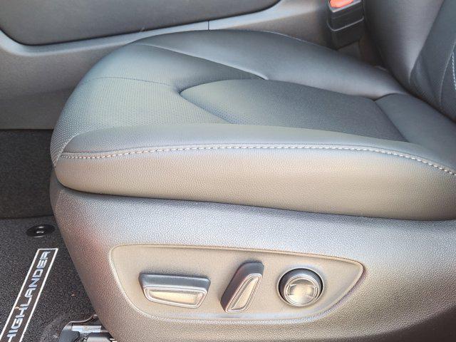 new 2025 Toyota Highlander Hybrid car, priced at $58,563