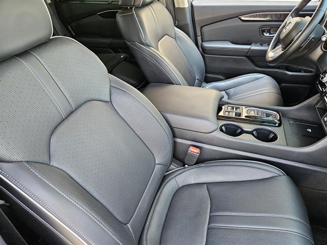 used 2023 Honda Pilot car, priced at $41,992
