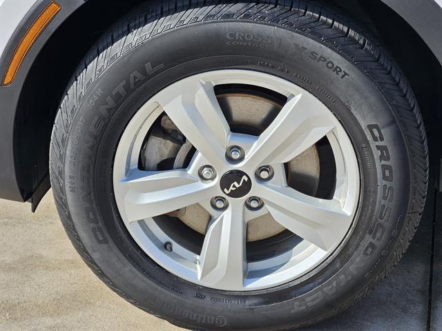 used 2023 Kia Sorento car, priced at $22,326