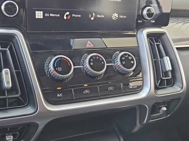 used 2023 Kia Sorento car, priced at $22,326