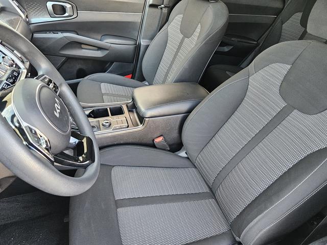 used 2023 Kia Sorento car, priced at $22,326