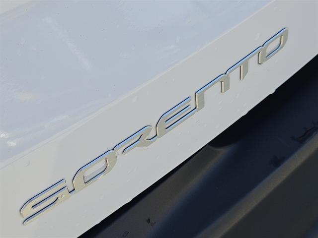 used 2023 Kia Sorento car, priced at $22,326