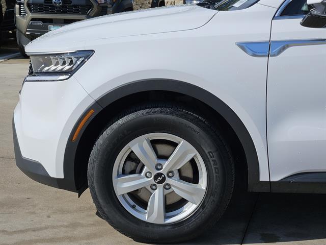 used 2023 Kia Sorento car, priced at $22,326