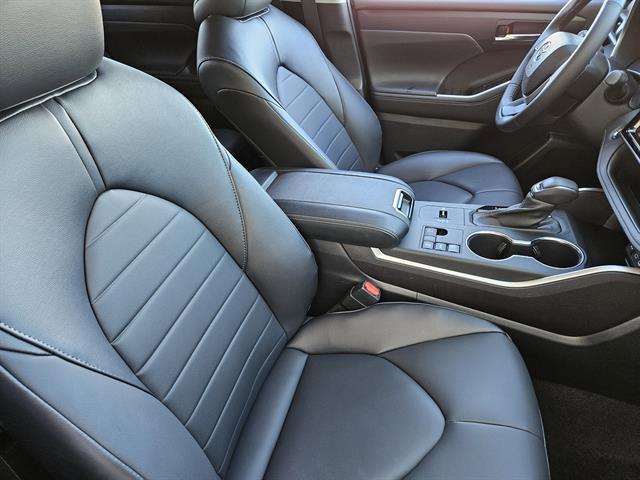 used 2023 Toyota Highlander car, priced at $44,255