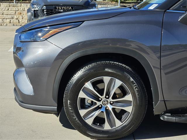 used 2023 Toyota Highlander car, priced at $44,255