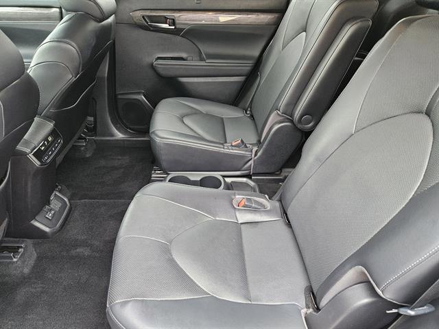 used 2023 Toyota Highlander Hybrid car, priced at $40,498