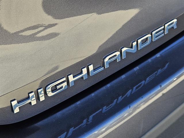 used 2023 Toyota Highlander Hybrid car, priced at $35,491