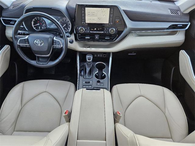 used 2022 Toyota Highlander car, priced at $35,991