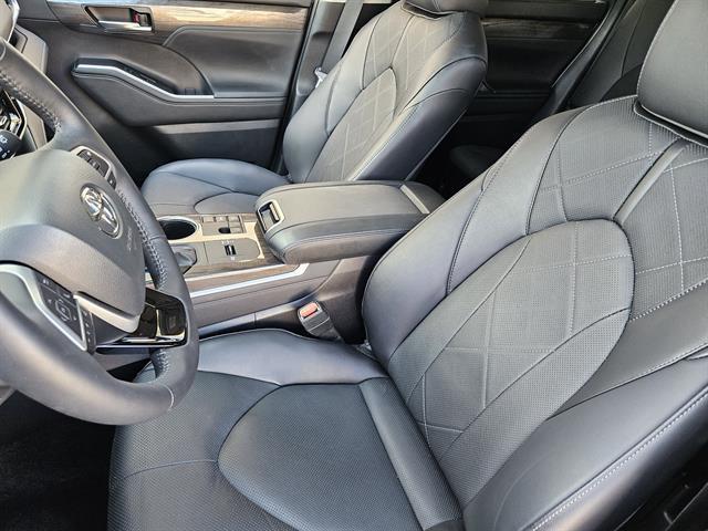 used 2024 Toyota Highlander car, priced at $47,991