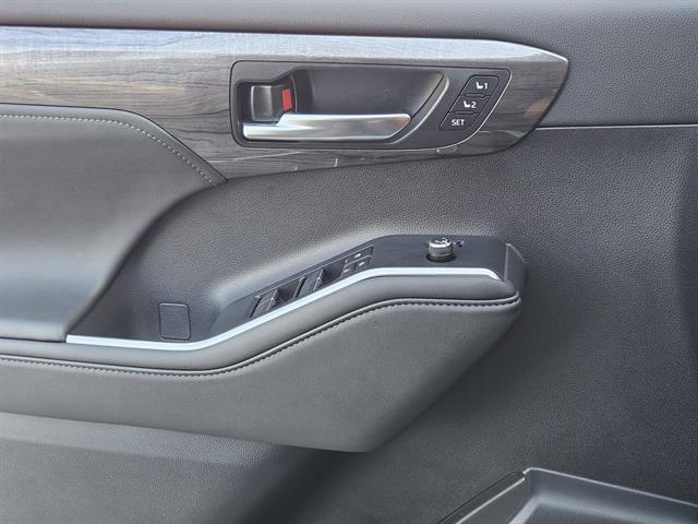 used 2024 Toyota Highlander car, priced at $47,991