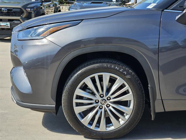 used 2024 Toyota Highlander car, priced at $47,991