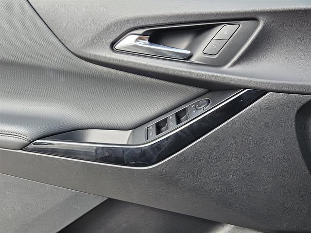 used 2025 Chevrolet Equinox car, priced at $26,888