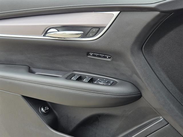 used 2025 Cadillac XT6 car, priced at $43,491