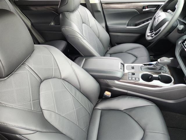 new 2026 Toyota Highlander Hybrid car, priced at $58,354